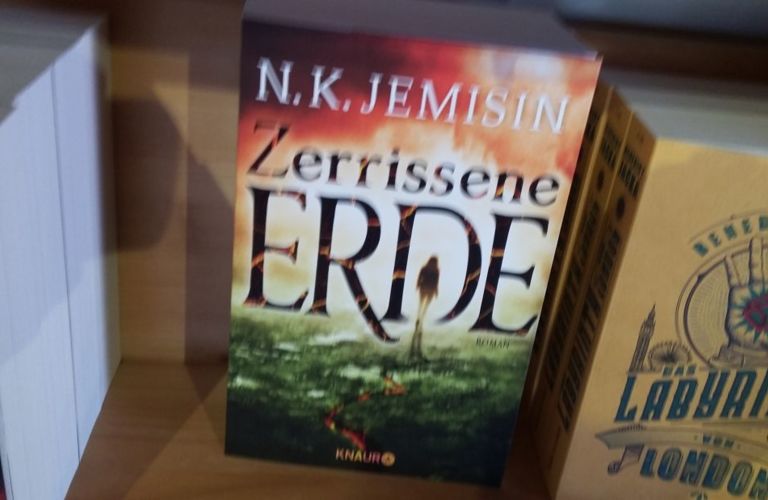 Jemisin, Zerrisene Erde